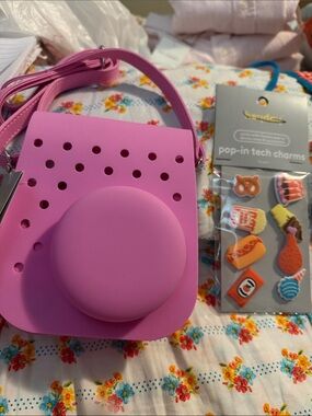 💜Heyday Camera Pop-in Case with Strap and 8 pop-in tech charms